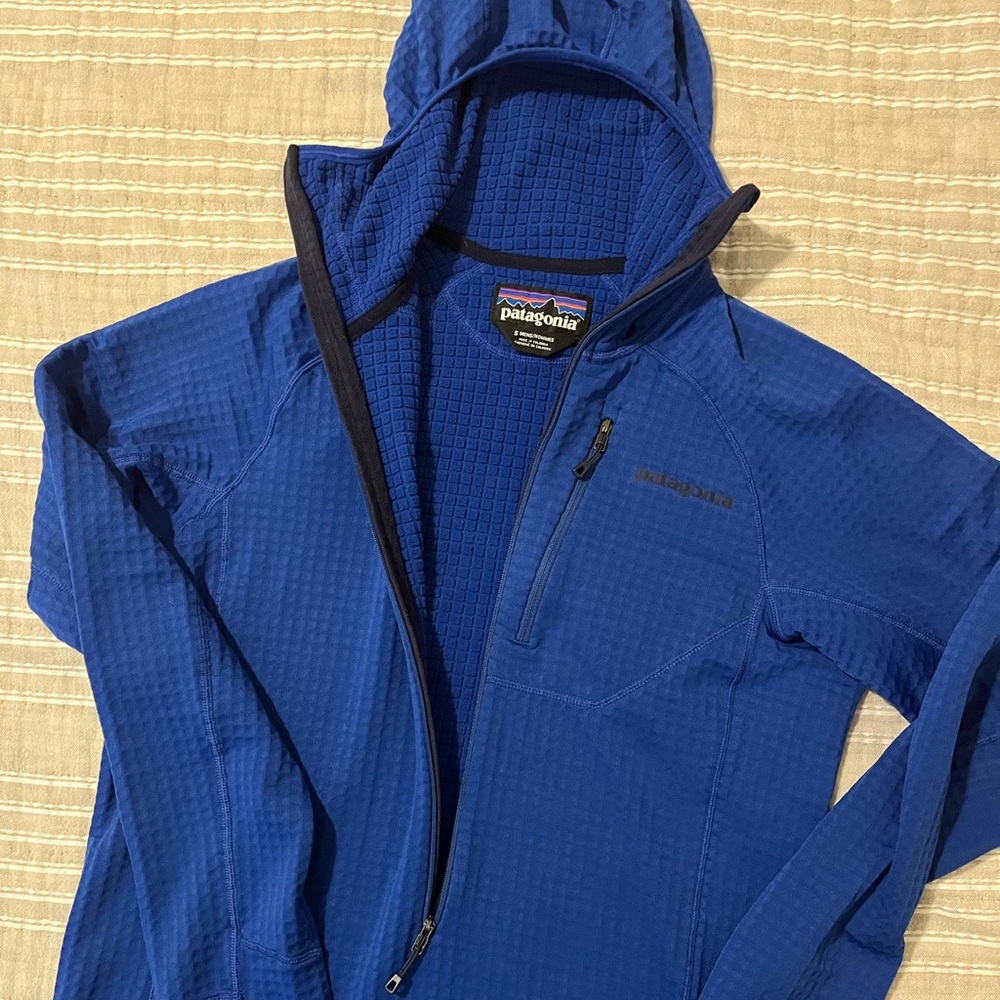 Patagonia Men’s Hooded R1 Pullover